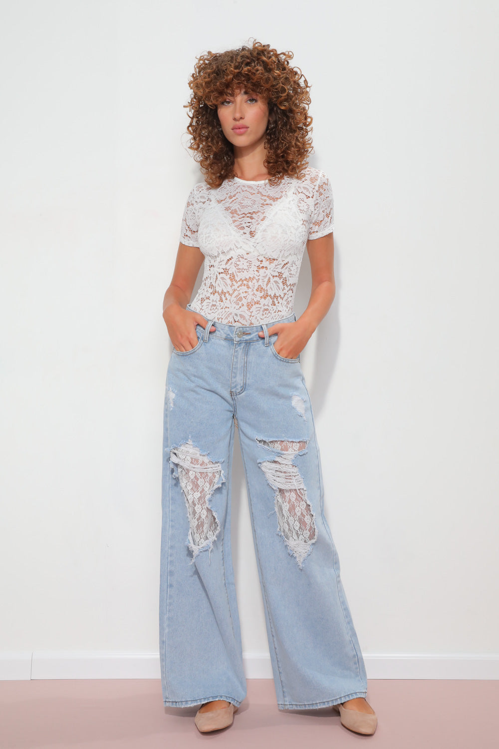 גינס Ella