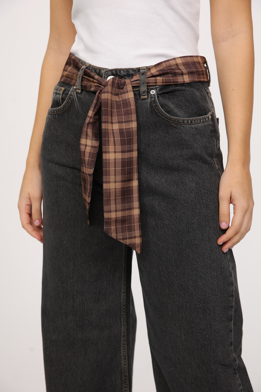 ג'ינס+עניבה Ariana